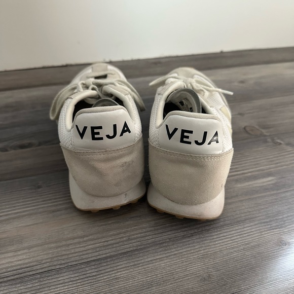 Veja Rio Branco Women's Beige and White Sneakers - Picture 4 of 5